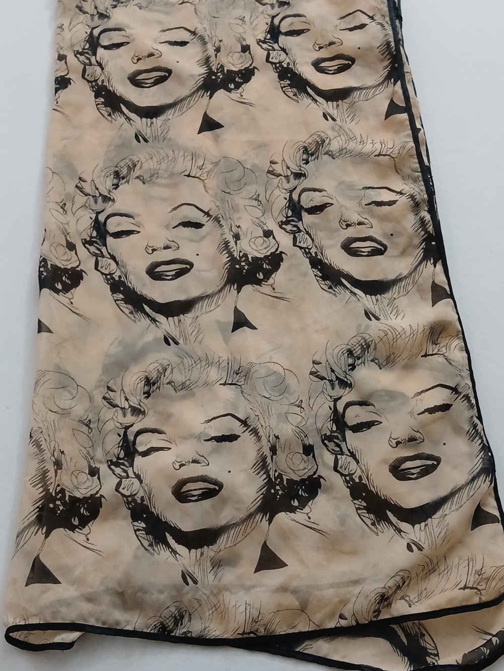 Marilyn Monroe Scarf - Picture 10 of 10